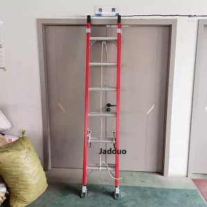 Red insulated ladder 2 section ladder With pulley and rope