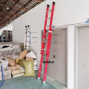 Red insulated ladder 2 section ladder With pulley and rope