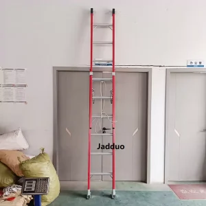 Red insulated ladder 2 section ladder With pulley and rope