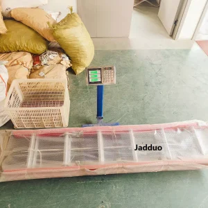 Red insulated ladder 2 section ladder With pulley and rope