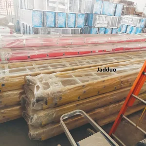 Red insulated ladder 2 section ladder With pulley and rope