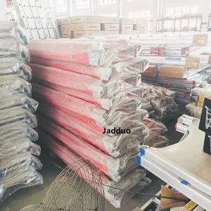 Red insulated ladder 2 section ladder With pulley and rope