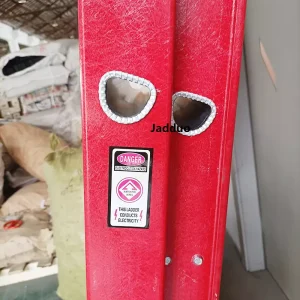 Red insulated ladder 2 section ladder With pulley and rope