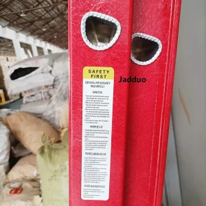 Red insulated ladder 2 section ladder With pulley and rope
