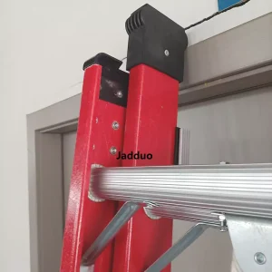 Red insulated ladder 2 section ladder With pulley and rope