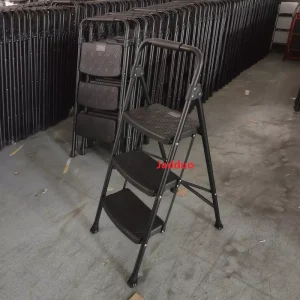 Round Iron Ladder Black with Plastic Tread