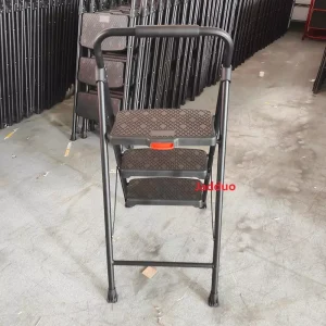 Round Iron Ladder Black with Plastic Tread