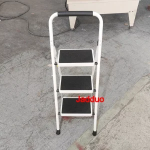 White Round Tube Iron Step Ladder with Ground-Touching Back Support & Rubber Leather Steps for Export