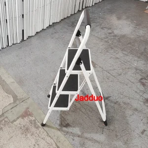 White Round Tube Iron Step Ladder with Ground-Touching Back Support & Rubber Leather Steps for Export