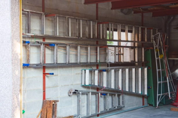 How to Choose the Right Ladder Material for Safety, Weight, and Durability
