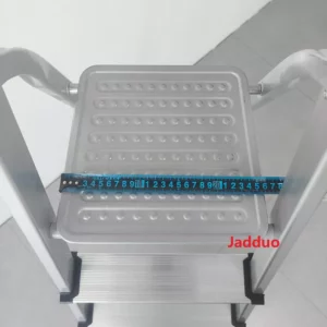 Aluminium step ladder with iron top steps