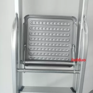 Aluminium step ladder with iron top steps