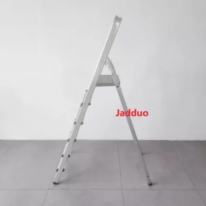 Aluminium step ladder with iron top steps