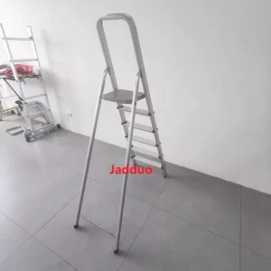 Aluminium step ladder with iron top steps