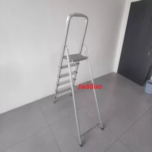 Aluminium step ladder with iron top steps
