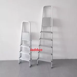 Aluminium step ladder with iron top steps
