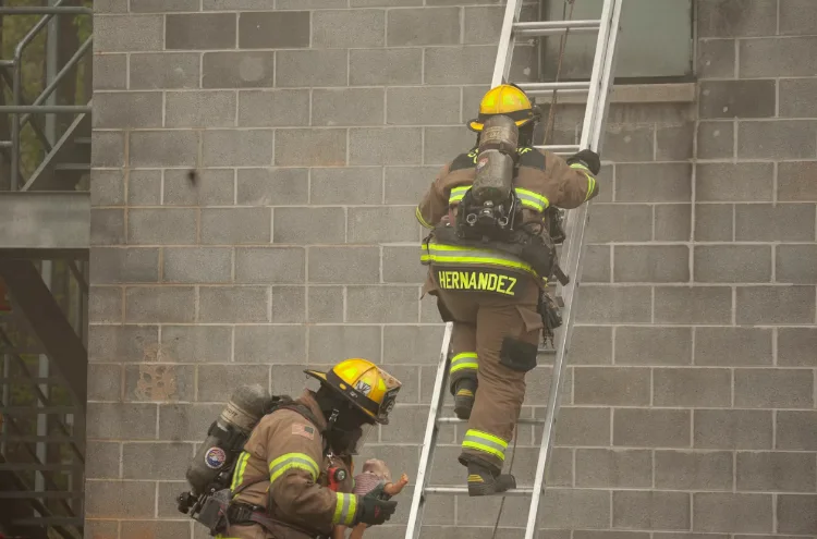 How Extension Ladder Width Affects Stability and Jobsite Efficiency